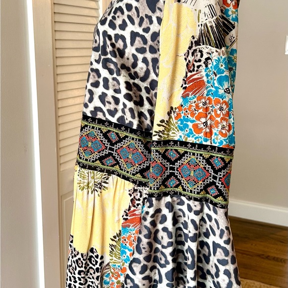 NWT Chic animal print flowy blouse by Sharon Young. Size medium. NEW - Picture 3 of 7